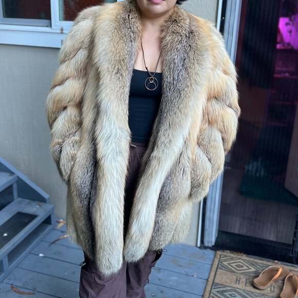 Stunning Fox Fur Coat - Picture 6 of 8